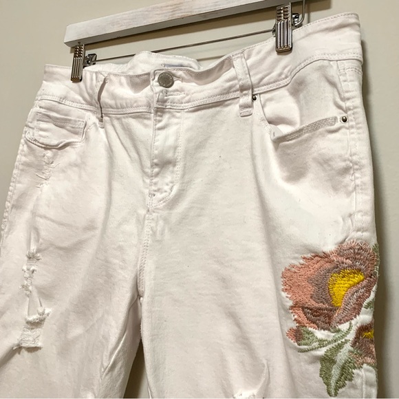 YMI Mid Rise Ankle Distressed Jeans Size 15 White - Picture 2 of 12